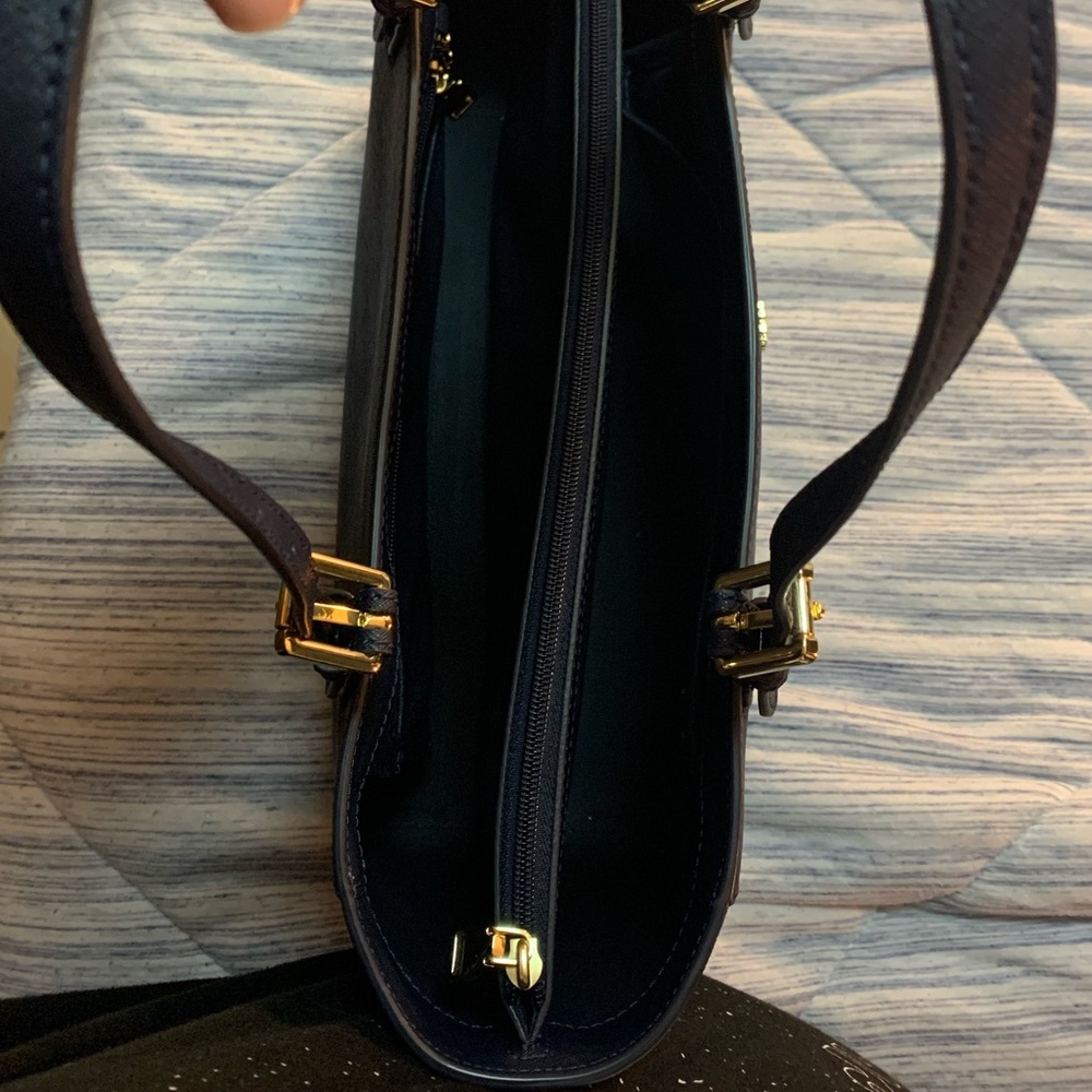 SOLD!Tory Burch Emerson Navy Tote purse bag - Picture 4 of 6